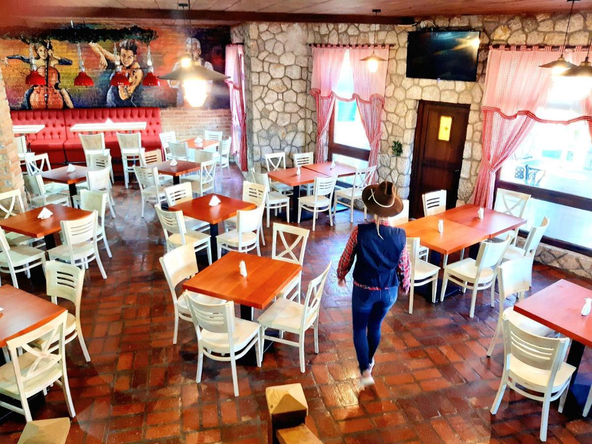 El Paso City, Zlatibor - Unique Wooden Cottages, Treehouse, Wild West Rooms, Accommodation 1-6 People Εξωτερικό φωτογραφία