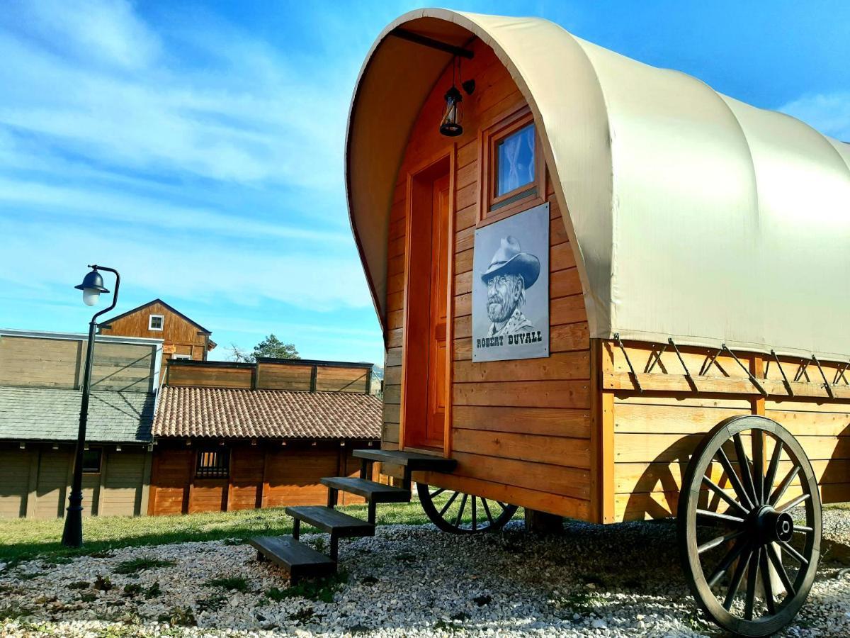 El Paso City, Zlatibor - Unique Wooden Cottages, Treehouse, Wild West Rooms, Accommodation 1-6 People Εξωτερικό φωτογραφία