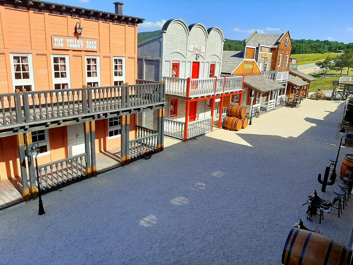El Paso City, Zlatibor - Unique Wooden Cottages, Treehouse, Wild West Rooms, Accommodation 1-6 People Εξωτερικό φωτογραφία