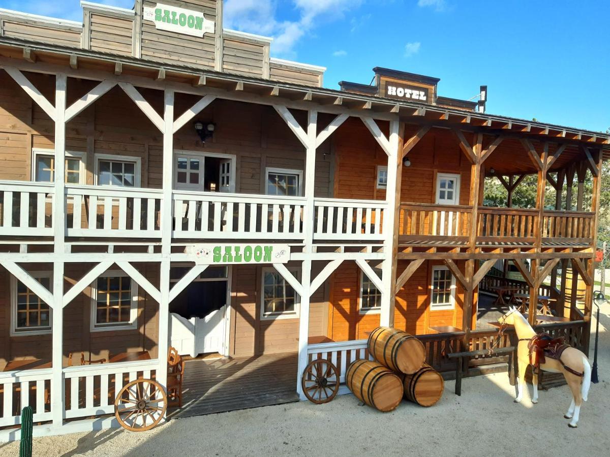 El Paso City, Zlatibor - Unique Wooden Cottages, Treehouse, Wild West Rooms, Accommodation 1-6 People Εξωτερικό φωτογραφία